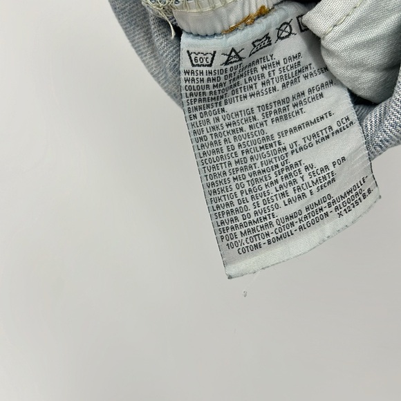 A vintage fit EUC women’s size small denim skirt - Picture 6 of 9